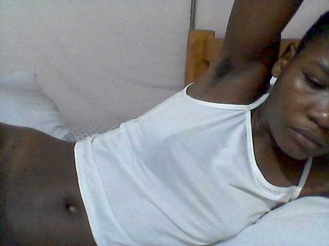 rakisha1 live cam on BongaCams