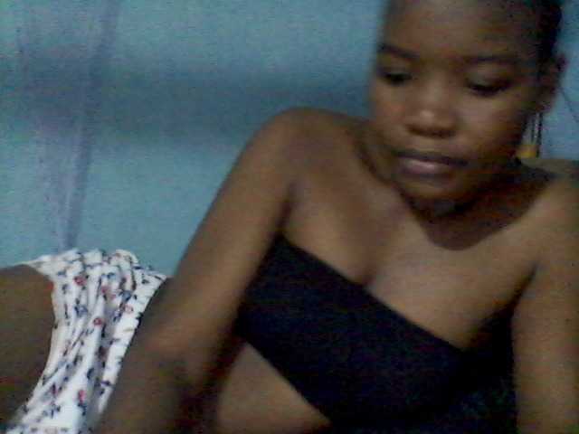 rakisha1 live cam on BongaCams