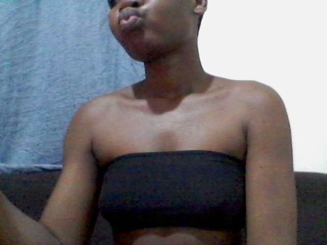 rakisha1 live cam on BongaCams