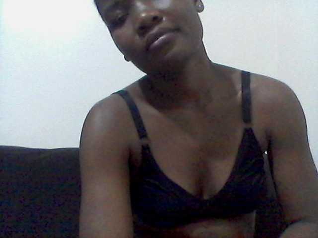 rakisha1 live cam on BongaCams