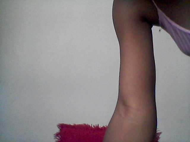 rakisha1 live cam on BongaCams
