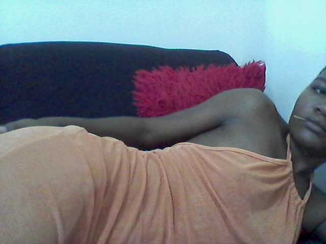 rakisha1 live cam on BongaCams