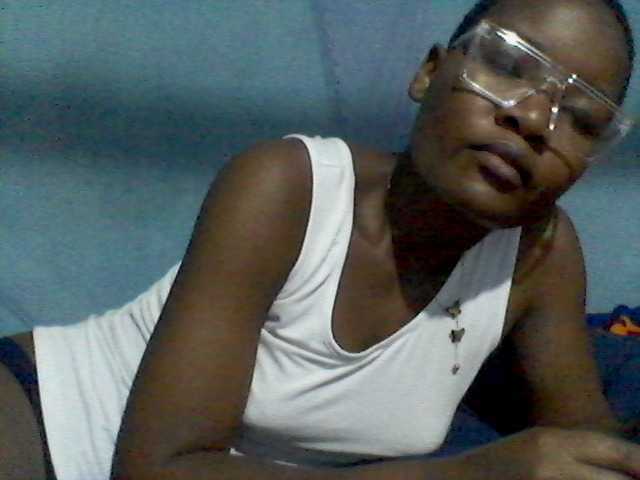 rakisha1 live cam on BongaCams