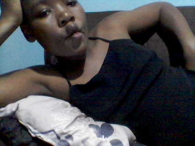 rakisha1 live cam on BongaCams