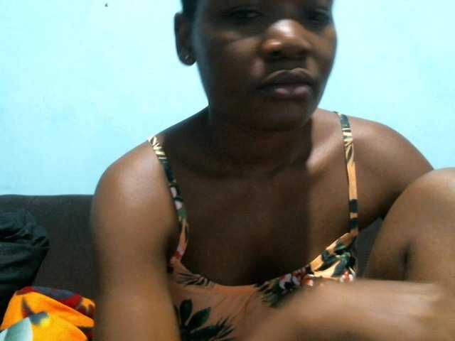 rakisha1 live cam on BongaCams