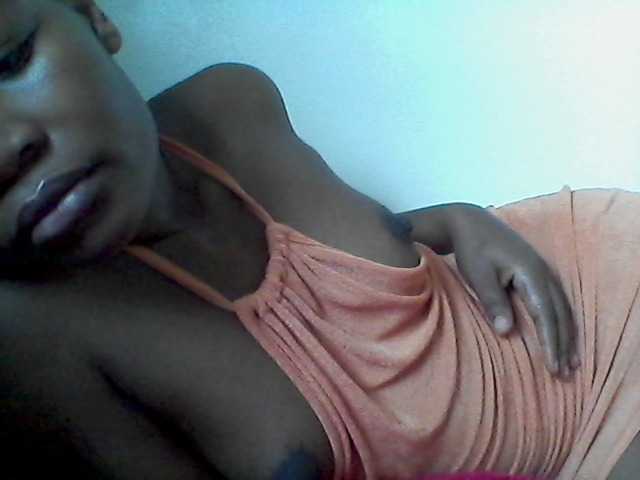 rakisha1 live cam on BongaCams