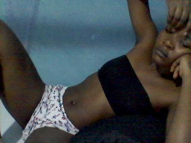 rakisha1 live cam on BongaCams