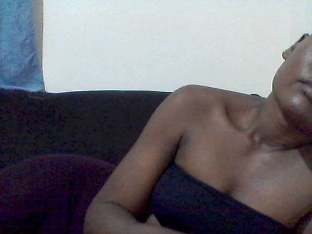 rakisha1 live cam on BongaCams