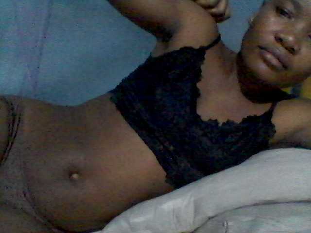 rakisha1 live cam on BongaCams