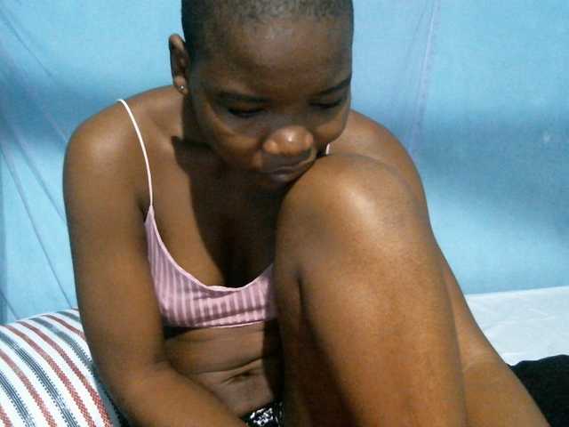 rakisha1 live cam on BongaCams