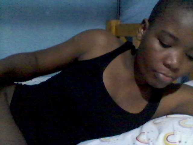 rakisha1 live cam on BongaCams