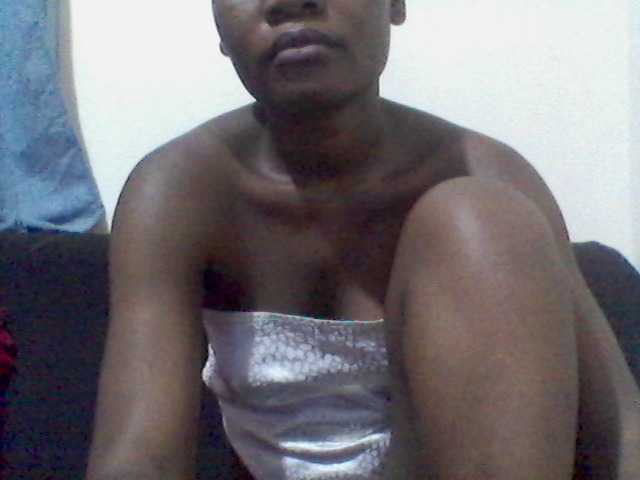 rakisha1 live cam on BongaCams