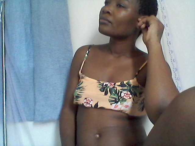 rakisha1 live cam on BongaCams