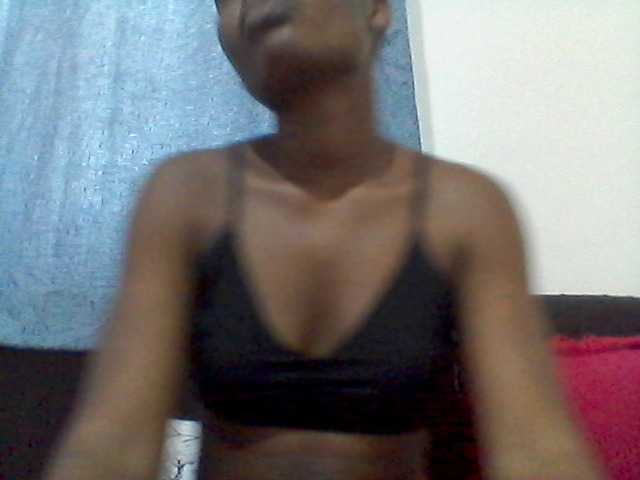 rakisha1 live cam on BongaCams