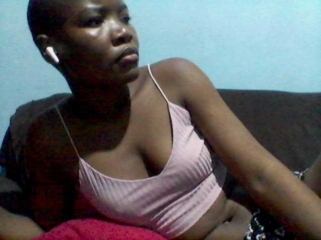 rakisha1 live cam on BongaCams