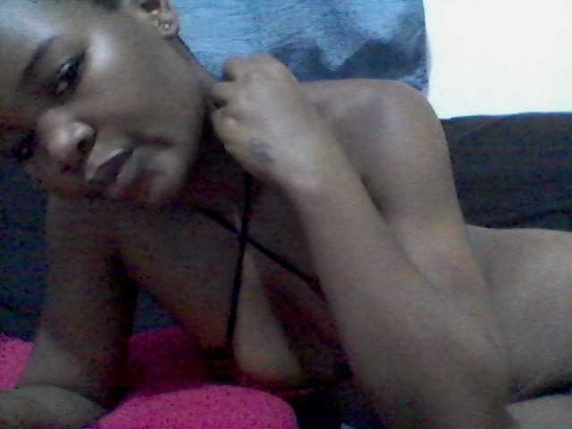 rakisha1 live cam on BongaCams