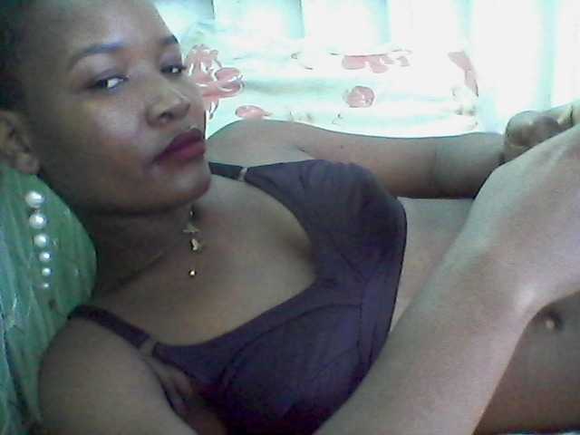 rakisha1 live cam on BongaCams