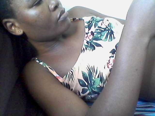 rakisha1 live cam on BongaCams