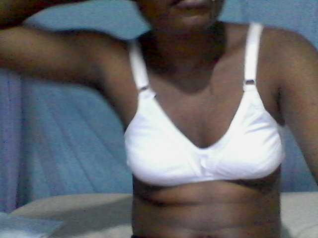 rakisha1 live cam on BongaCams
