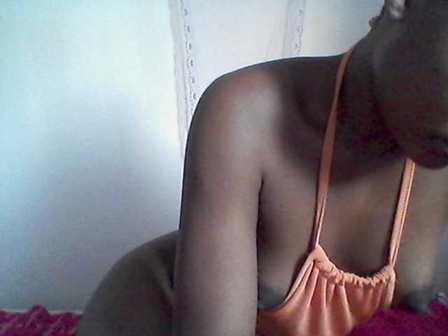 rakisha1 live cam on BongaCams
