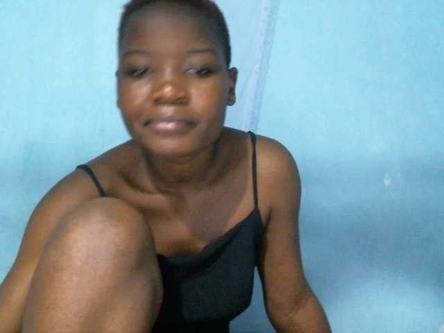 rakisha1 live cam on BongaCams