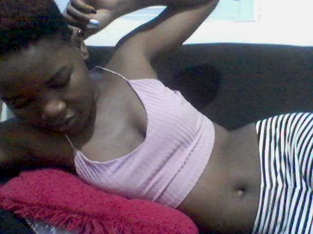 rakisha1 live cam on BongaCams