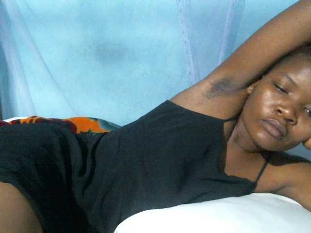 rakisha1 live cam on BongaCams
