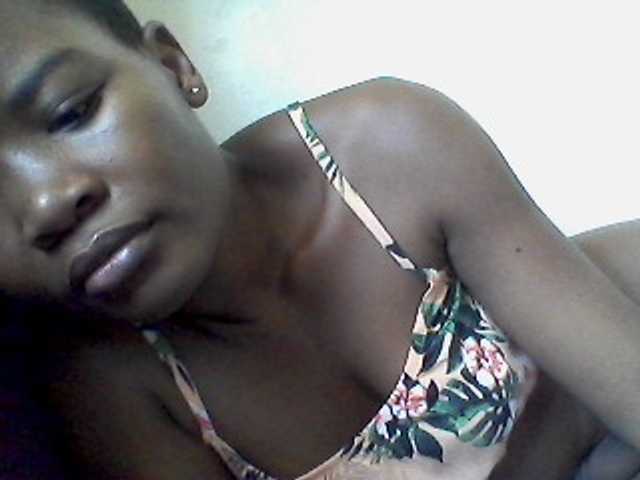 rakisha1 live cam on BongaCams