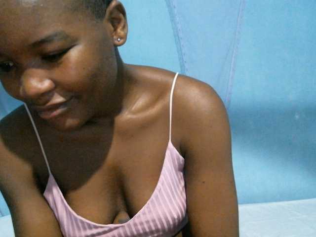 rakisha1 live cam on BongaCams