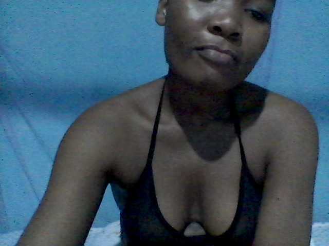 rakisha1 live cam on BongaCams