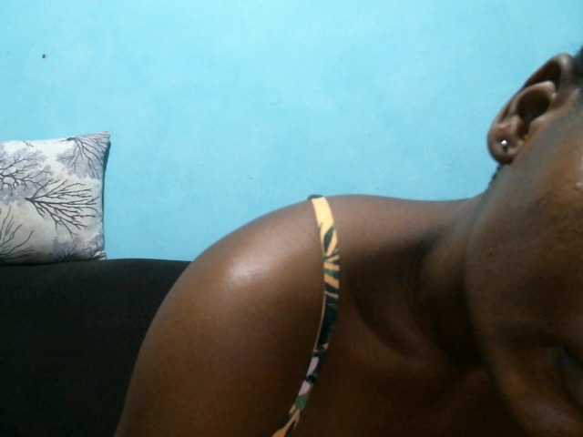 rakisha1 live cam on BongaCams