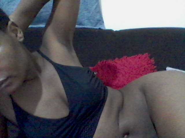 rakisha1 live cam on BongaCams