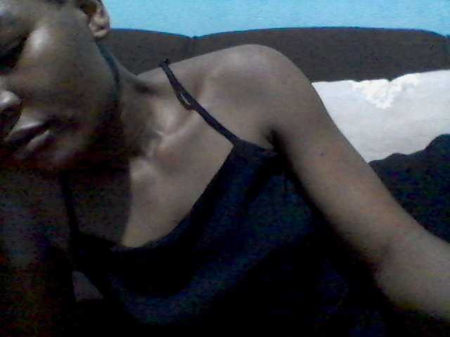 rakisha1 live cam on BongaCams