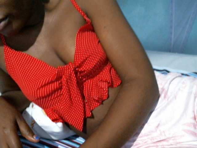 rakisha1 live cam on BongaCams