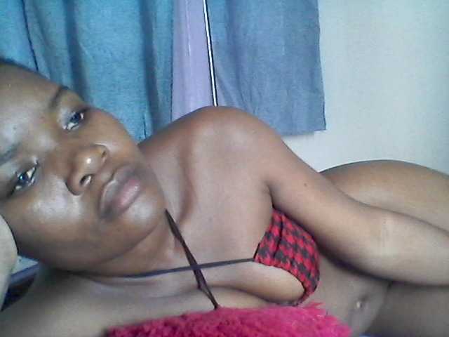 rakisha1 live cam on BongaCams