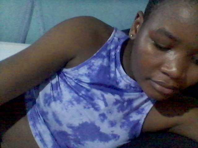 rakisha1 live cam on BongaCams