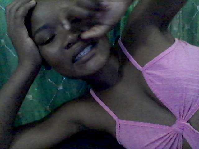 rakisha1 live cam on BongaCams