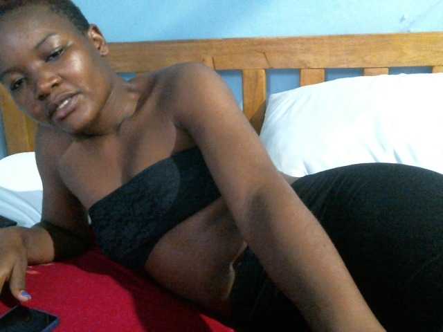 rakisha1 live cam on BongaCams