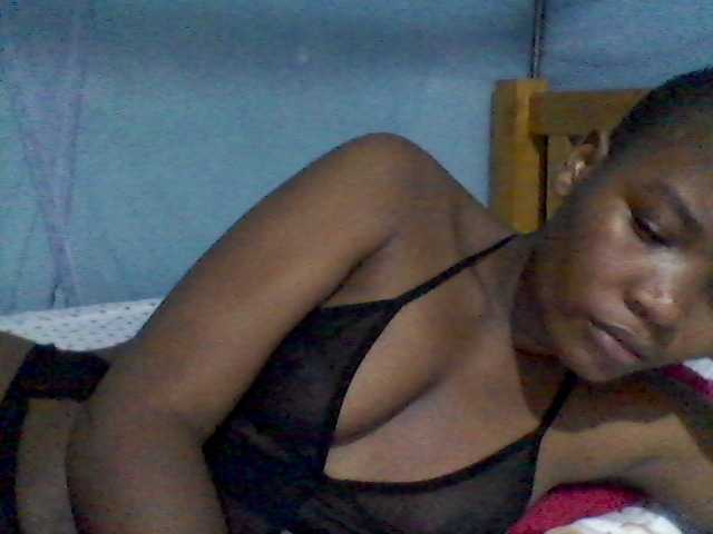 rakisha1 live cam on BongaCams