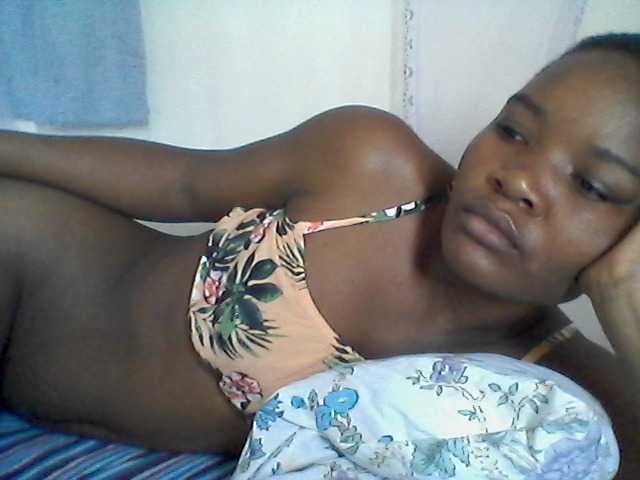rakisha1 live cam on BongaCams