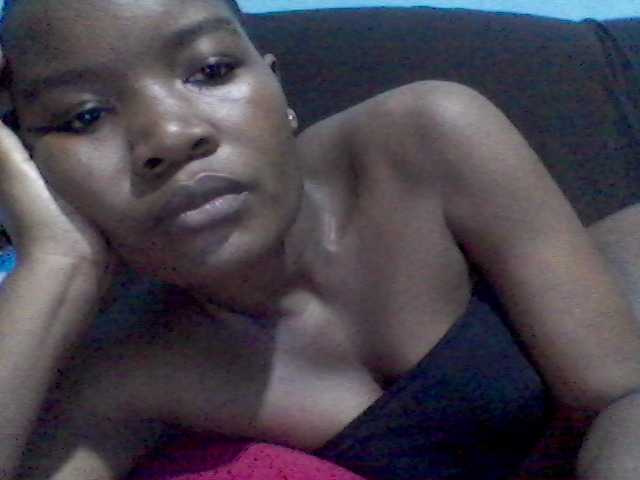rakisha1 live cam on BongaCams