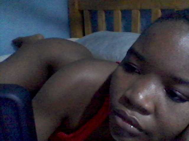 rakisha1 live cam on BongaCams