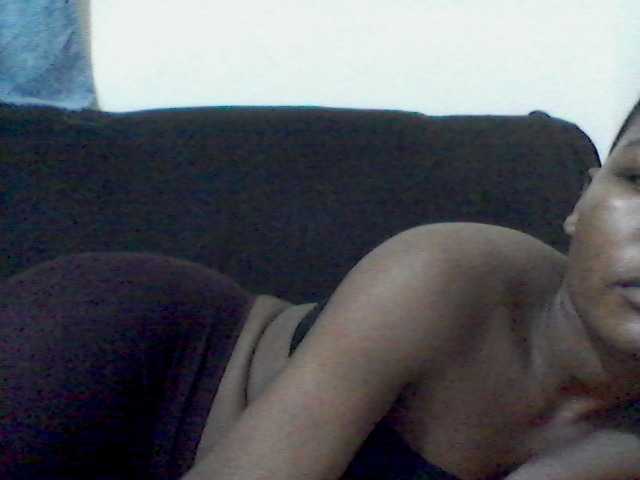 rakisha1 live cam on BongaCams
