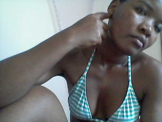 rakisha1 live cam on BongaCams