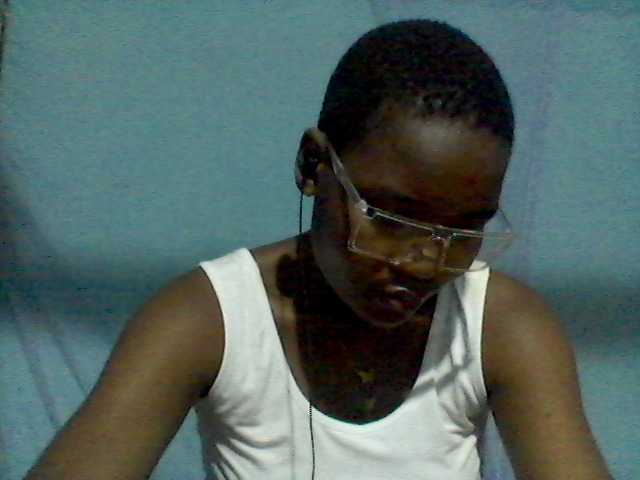 rakisha1 live cam on BongaCams
