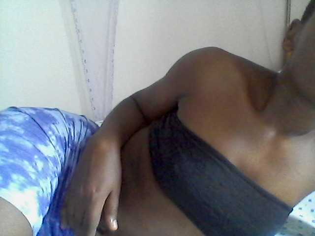 rakisha1 live cam on BongaCams