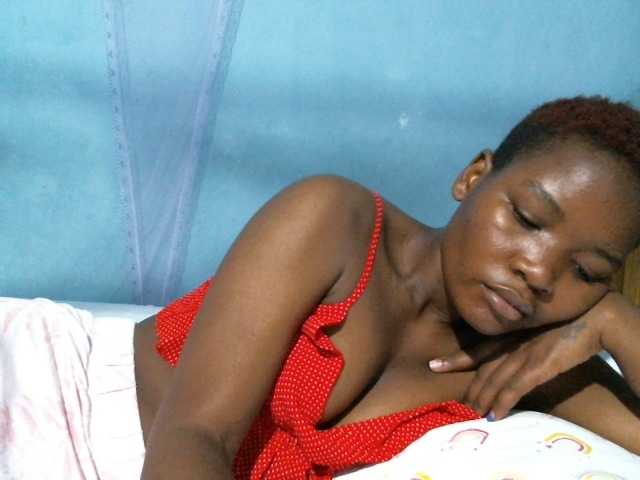 rakisha1 live cam on BongaCams