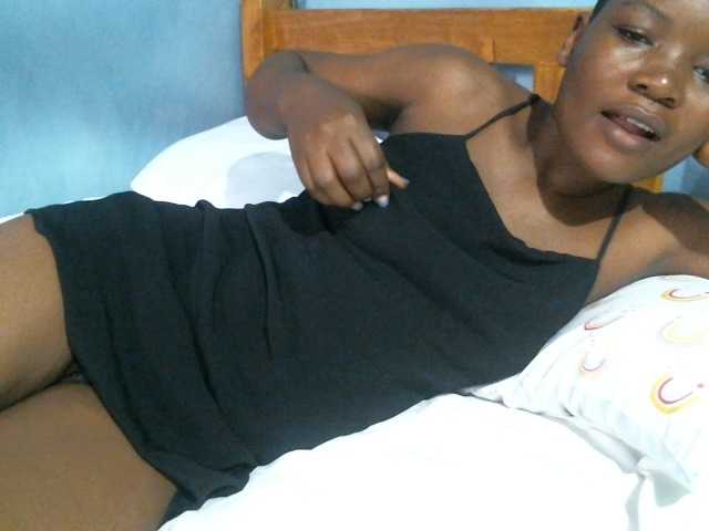 rakisha1 live cam on BongaCams