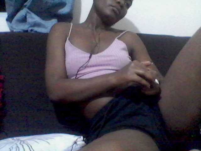rakisha1 live cam on BongaCams