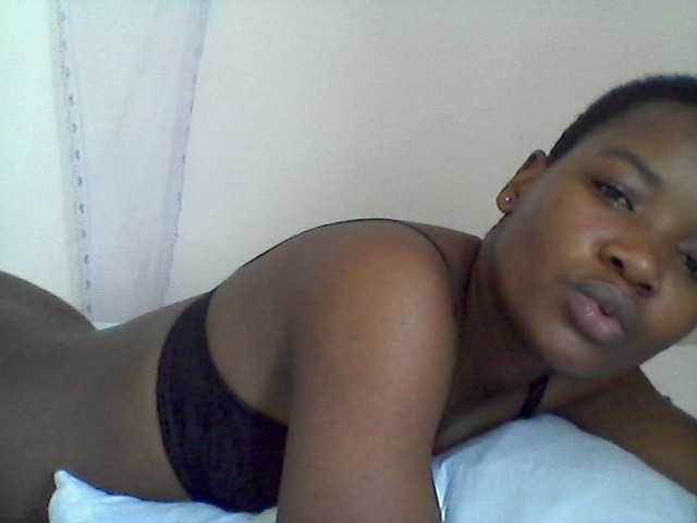 rakisha1, en vivo ahora en BongaCams